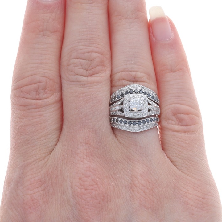 Lucce - Constance Petal Engagement Ring