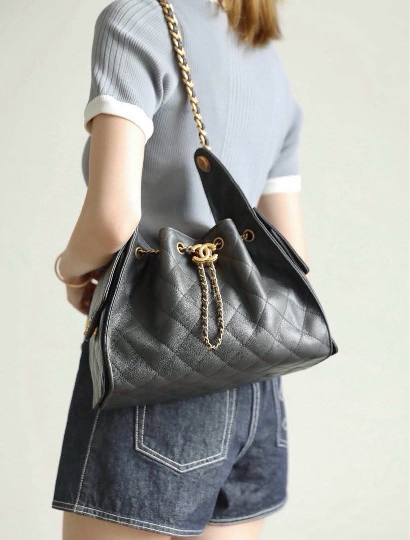 Chanel - 25 Hobo Bag