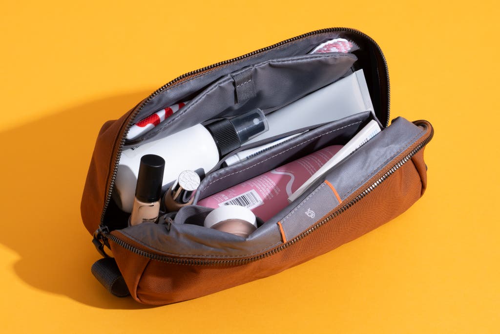 Away - The Large Toiletry Bag