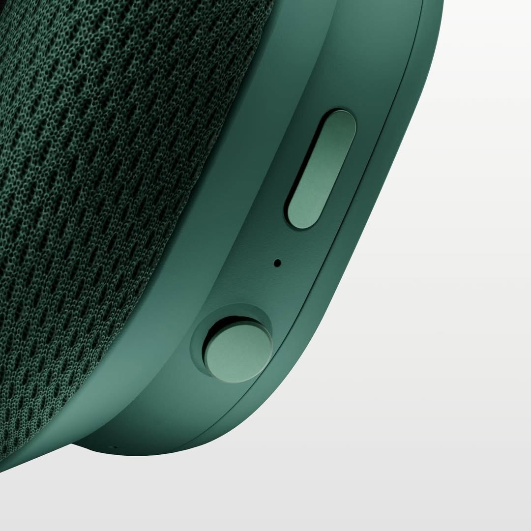 Sustainable Design Earbuds 6