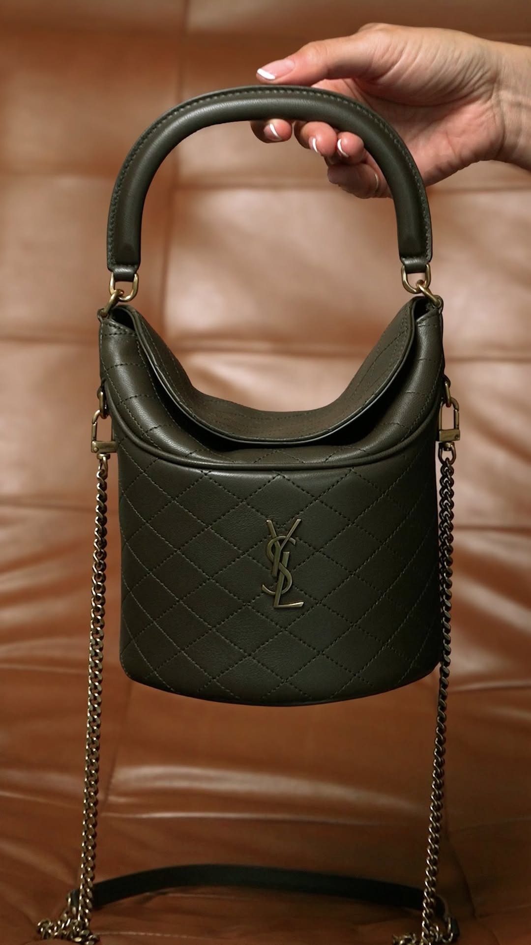 The Structured Leather Bucket Bag 4