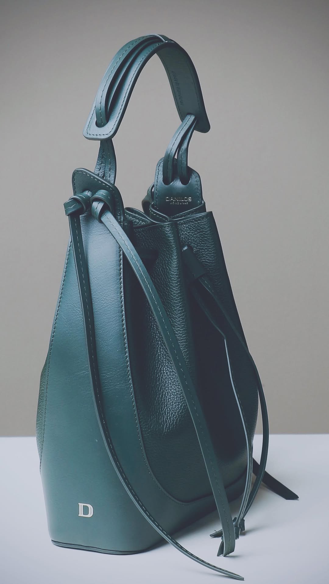 The Structured Leather Bucket Bag 6