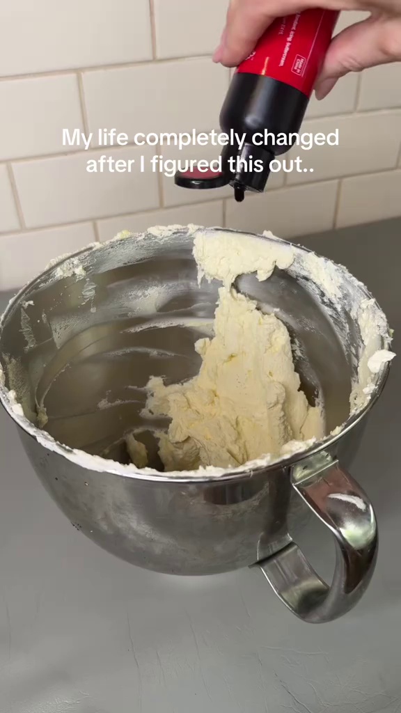 TikTok post by @cakes.by.si